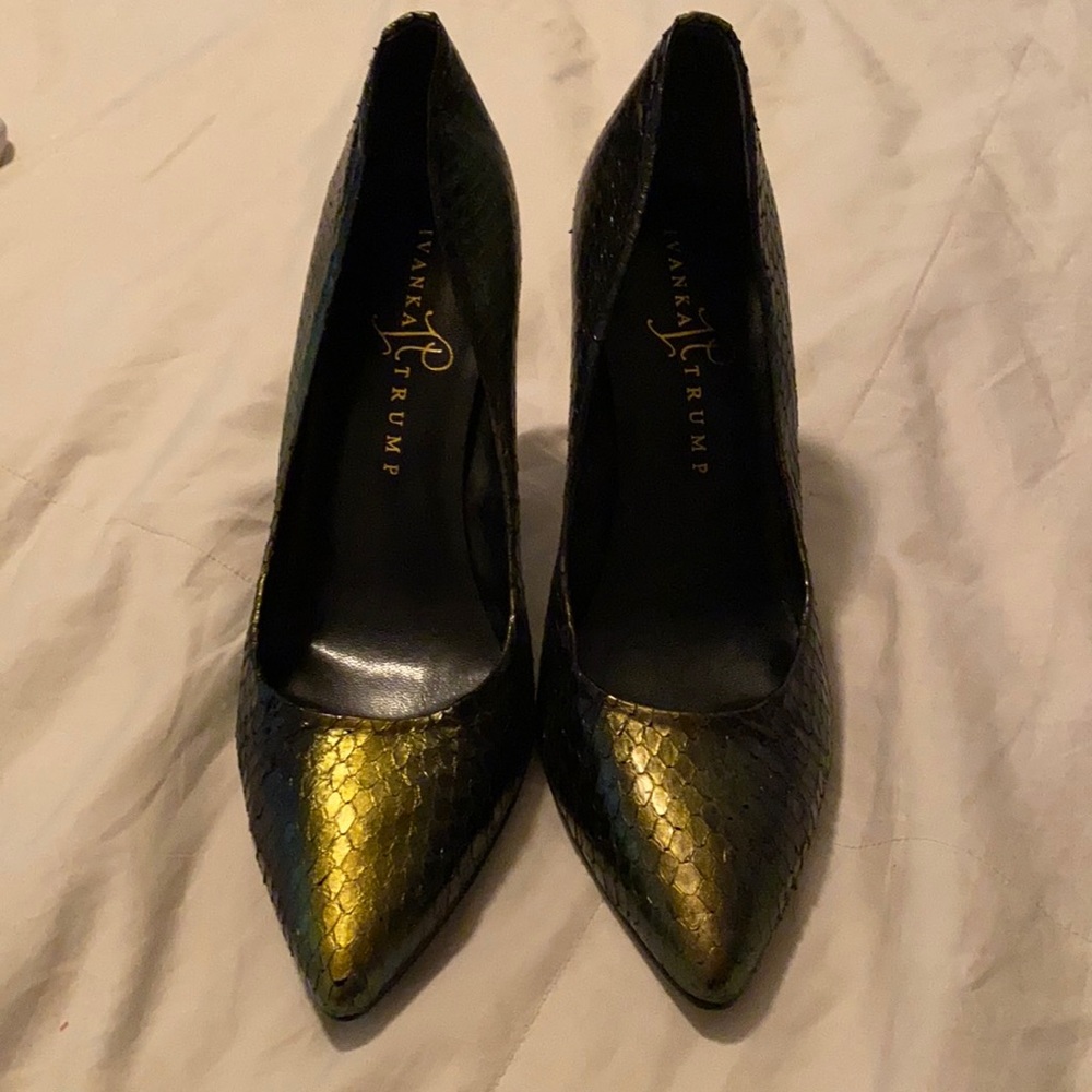 Really cute mix color heels